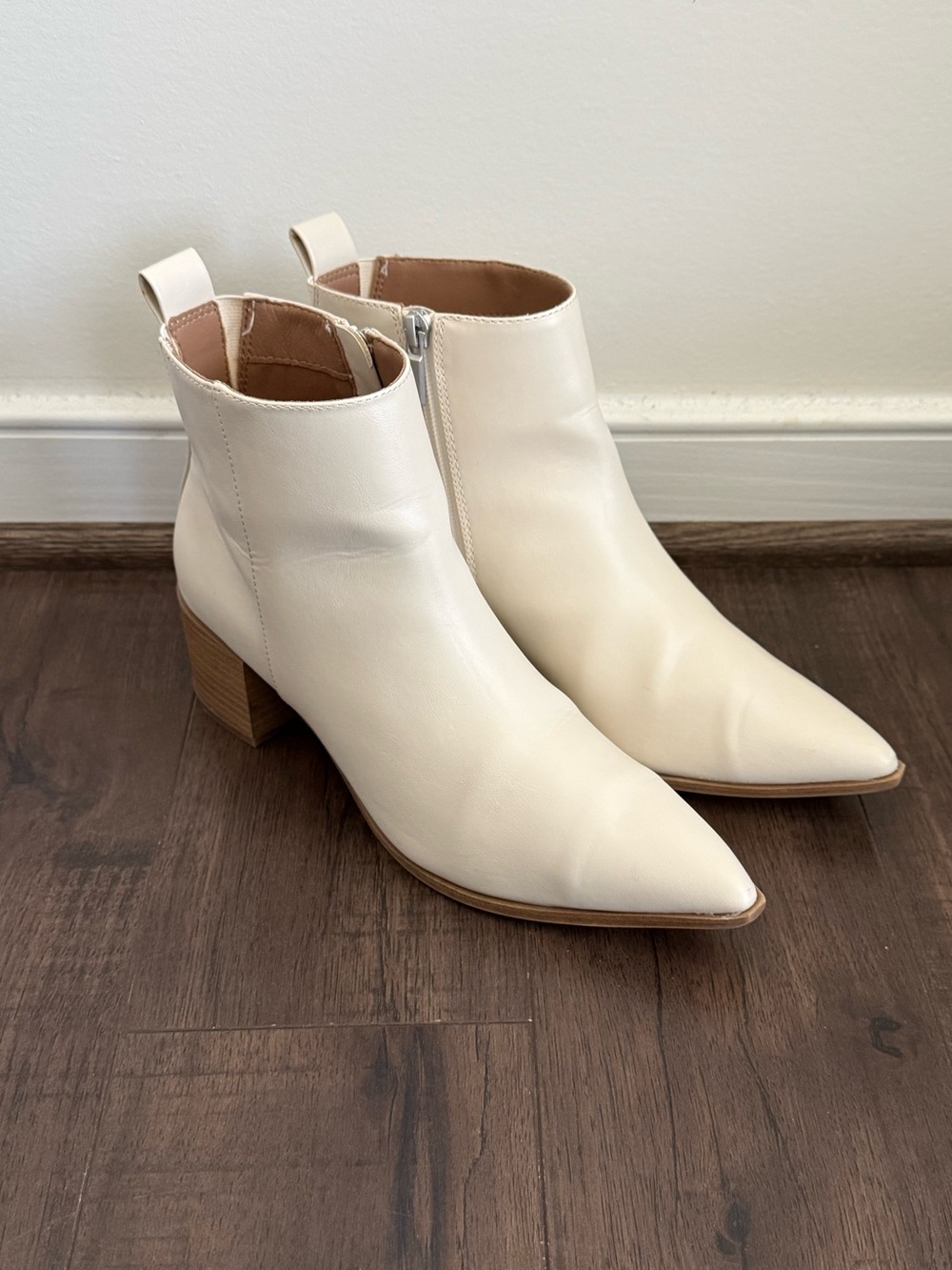Universal Thread Cream Pointed Toe Ankle Boots Women’s 8 Block Western Chic - Picture 2 of 9